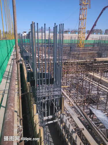鋼筋現場 建設工程施工中的骨骼與脈絡